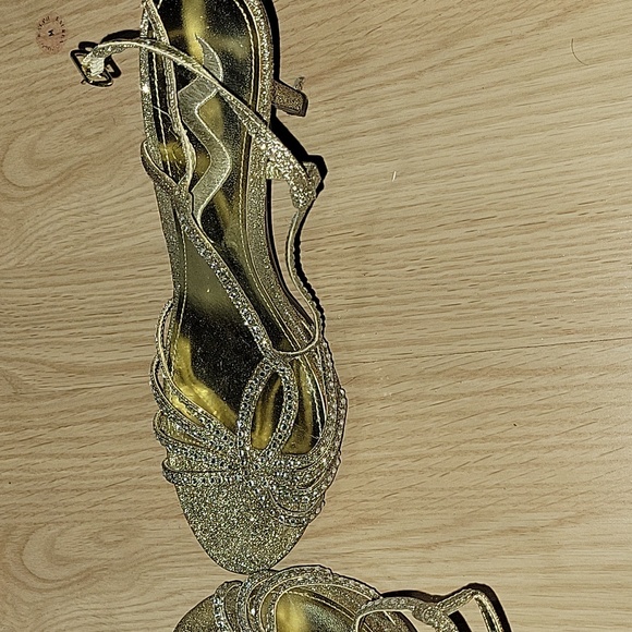 Audrey Brooke gold heels - Picture 3 of 4